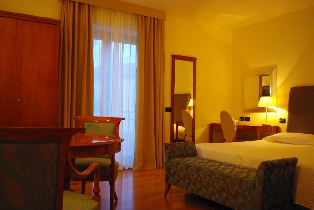 Dependance Lipa Hotel Basovizza Phòng bức ảnh